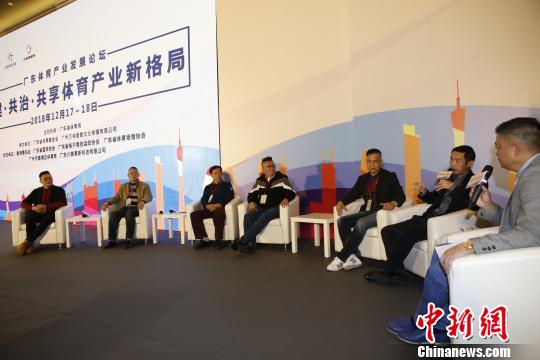 嘉宾在论坛上对话 主办方供图 摄 嘉宾在论坛上对话 主办方供图 摄